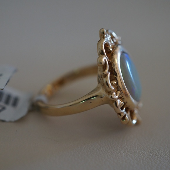 14KY Gold 11 x 9mm Oval Genuine Opal Ring - Picture 4 of 7
